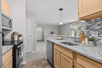 Village Club of Farmington Hills in Farmington Hills, MI - Foto de edificio - Building Photo