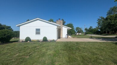 2221 Millwood Dr in Atchison, KS - Building Photo - Building Photo