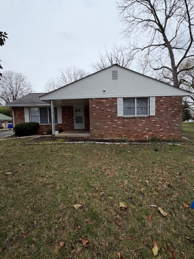 property at 17812 Washington Grove Ln