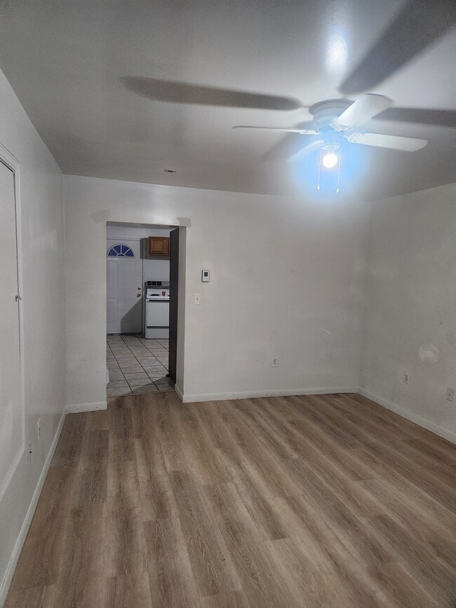 701 Litchfield St, Unit 4 in Bay City, MI - Foto de edificio - Building Photo