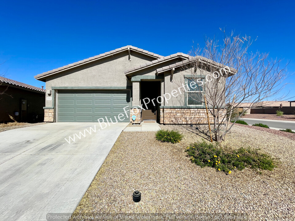 10662 W Harrigan Dr in Marana, AZ - Building Photo