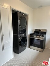 3017 Colorado Ave in Santa Monica, CA - Building Photo - Building Photo