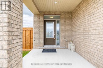 99 Air Dancer Cres in Oshawa, ON - Building Photo - Building Photo
