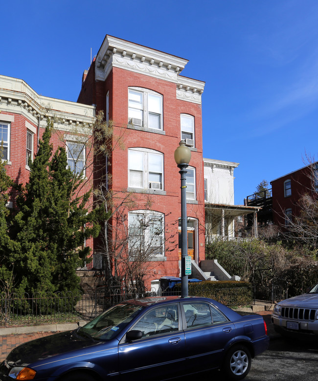 322 A St SE in Washington, DC - Building Photo - Building Photo