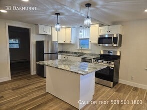 38 Oakhurst Rd in Hopkinton, MA - Building Photo - Building Photo