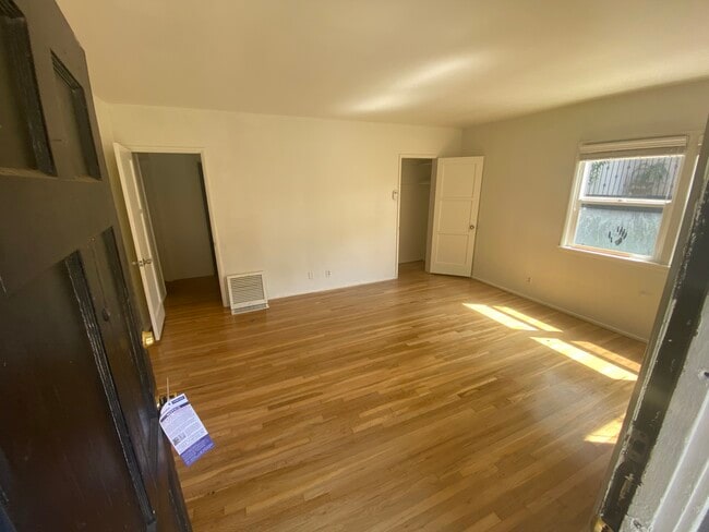 2462 S Centinela Ave, Unit 2462 South Centinela Ave