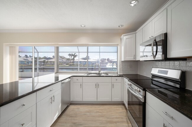 910 Spindle Palm Way in Apollo Beach, FL - Building Photo - Building Photo
