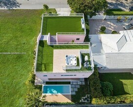 1065 NE Little River Dr in Miami, FL - Building Photo - Building Photo