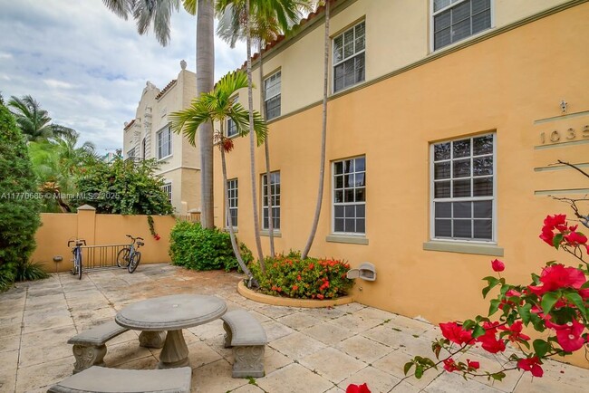 1035 Pennsylvania Ave in Miami Beach, FL - Building Photo - Building Photo