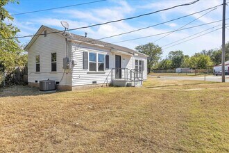 2000 N Douglas Blvd in Oklahoma City, OK - Building Photo - Building Photo