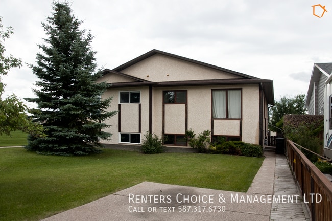 Roomy Half Duplex Near Schools & Amenities in Lethbridge, AB - Building Photo - Building Photo