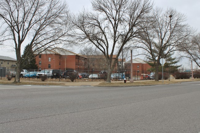 Jeff-Vander-Lou Apartments in St. Louis, MO - Building Photo - Building Photo