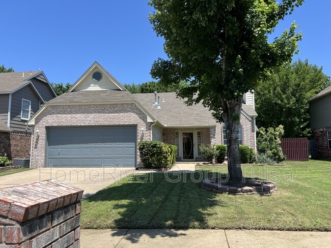 property at 3104 W Hartford St
