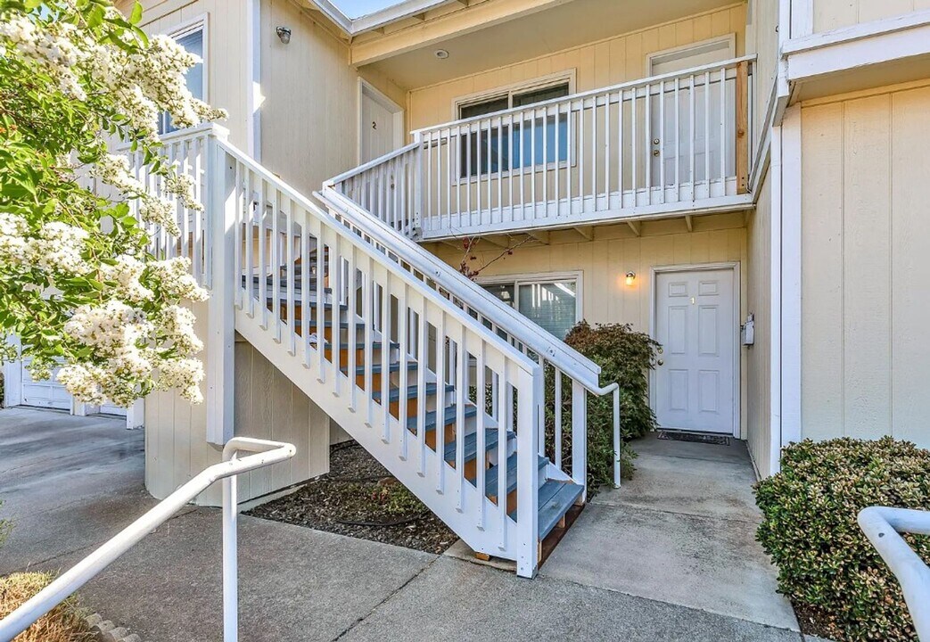 103 Hamilton St in Medford, OR - Building Photo