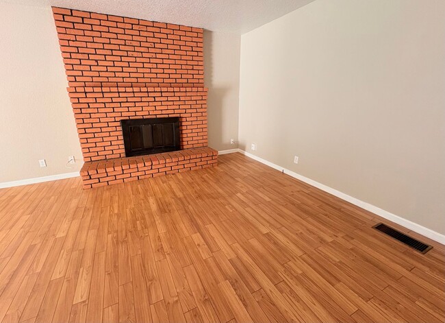 900 Gary St in Turlock, CA - Building Photo - Building Photo
