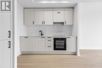 1 Quarrington Ln in North York, ON - Building Photo - Building Photo