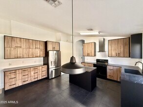 2021 E Caldwell St in Phoenix, AZ - Building Photo - Building Photo