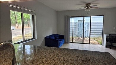 3600 SW 19th Ave in Gainesville, FL - Foto de edificio - Building Photo