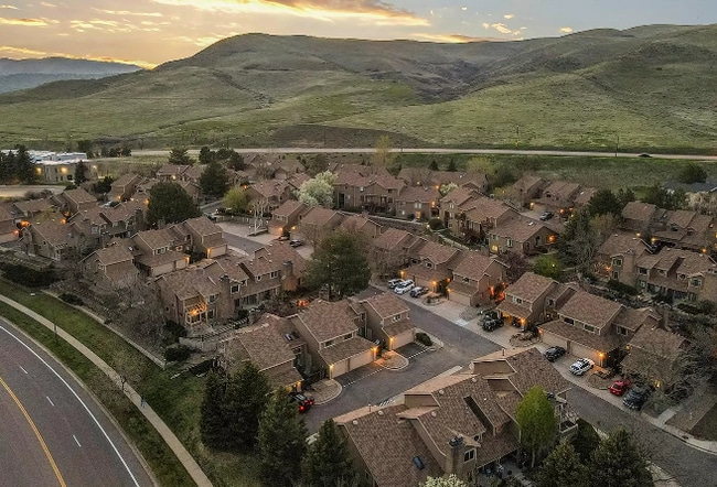 property at 1815 S Deframe St