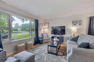 169 W Kirkham Ave in Webster Groves, MO - Foto de edificio - Building Photo