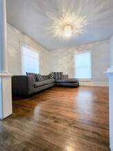 481 Division St in Elgin, IL - Building Photo - Building Photo