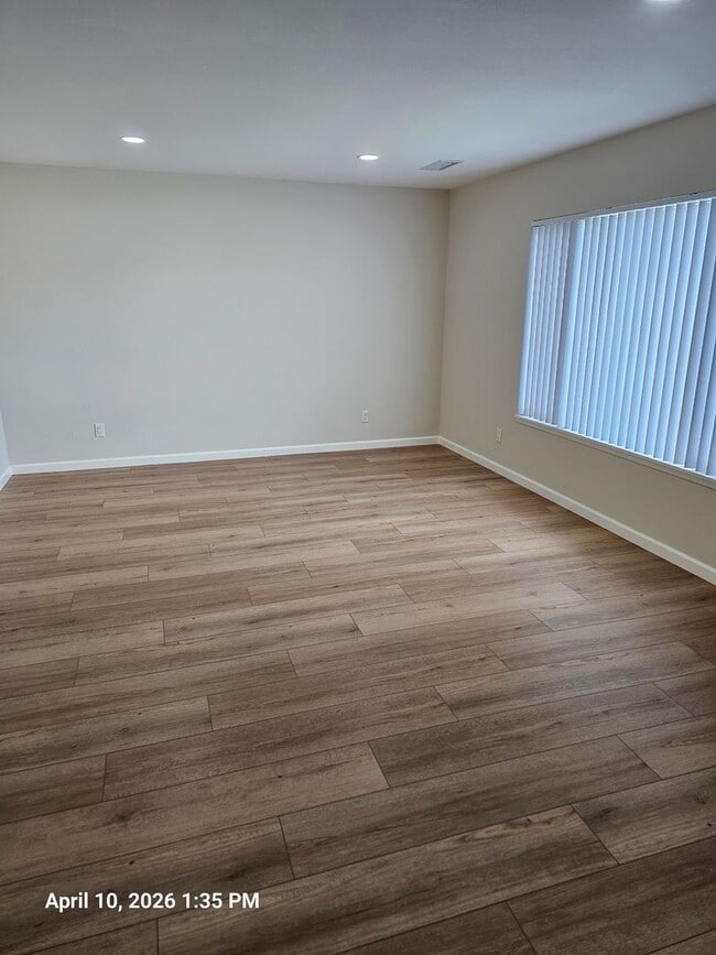 2035 E Kern Ave in Tulare, CA - Building Photo - Building Photo