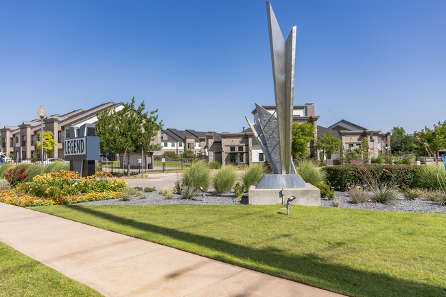 Legend V Apartments in Edmond, OK - Building Photo - Building Photo