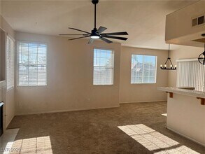 9901 Trailwood Dr in Las Vegas, NV - Foto de edificio - Building Photo