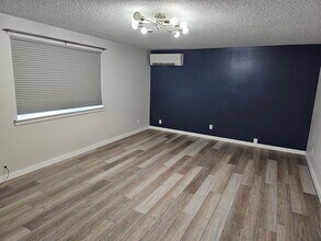 211 Aquarius Way in La Grande, OR - Building Photo - Building Photo