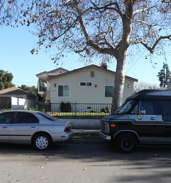 260 W Linden Ave in Burbank, CA - Building Photo - Building Photo