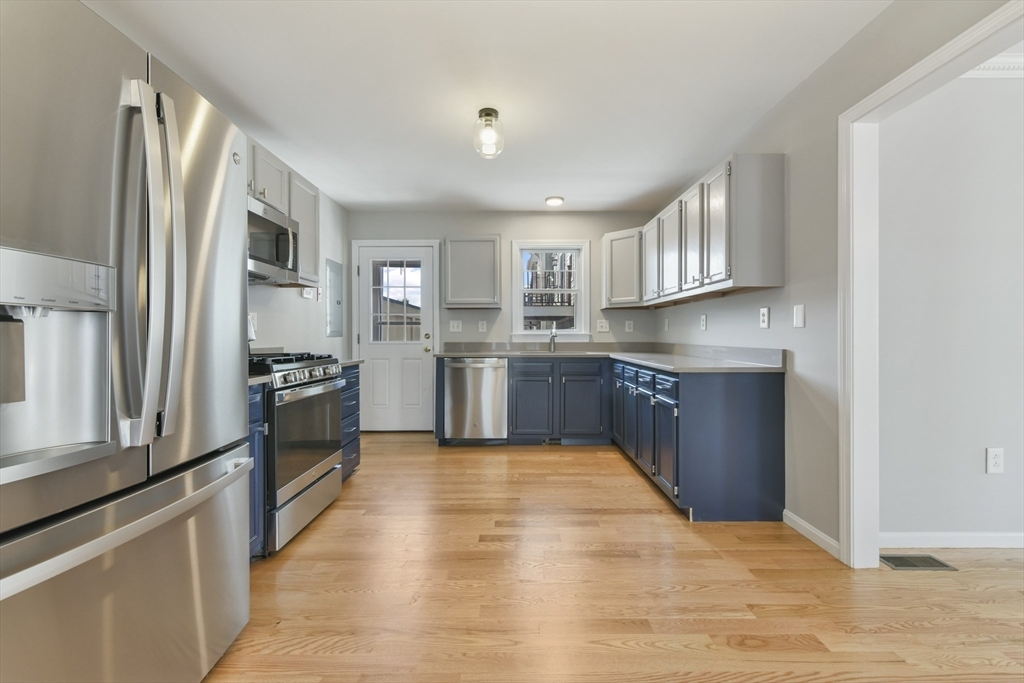 23 Taylor St in Boston, MA - Building Photo