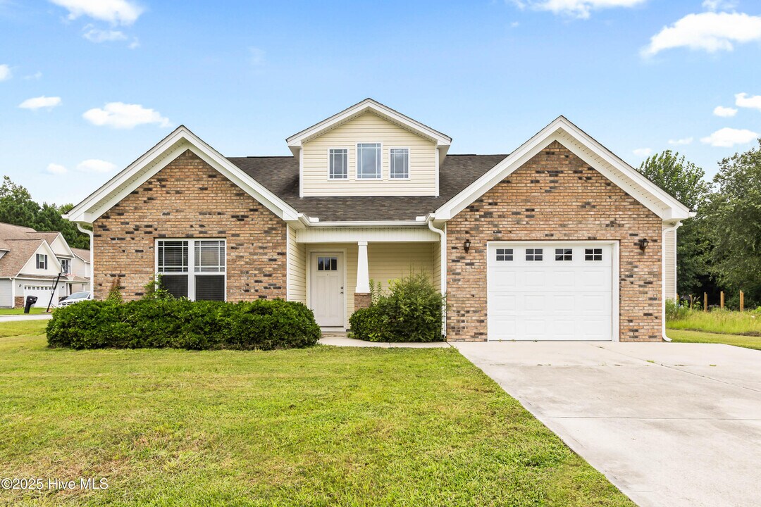 320 Hawks Bluff Dr in New Bern, NC - Building Photo
