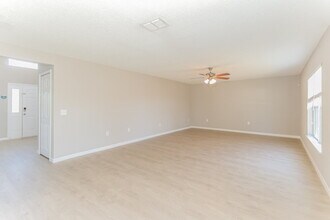 12496 Maycrest Ave in Brooksville, FL - Building Photo - Building Photo