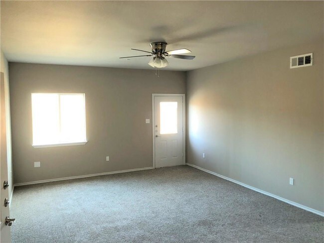 512 E Hazelwood St-Unit -D in Princeton, TX - Building Photo - Building Photo