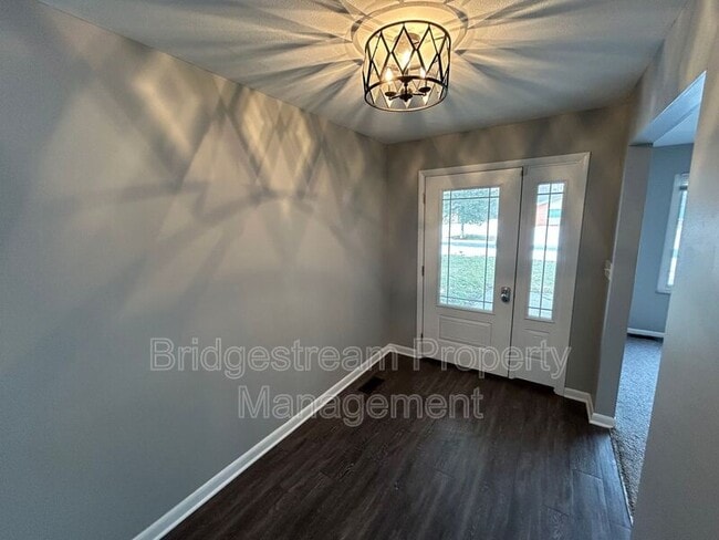 5713 Daphne Ln in Dayton, OH - Building Photo - Building Photo