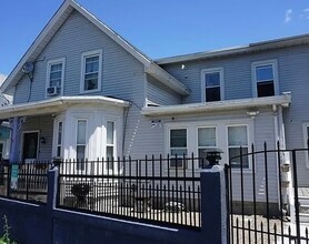 74 Grand St in Lowell, MA - Building Photo - Building Photo