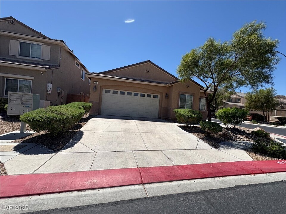 105 Gemstone Hill Ave in North Las Vegas, NV - Building Photo