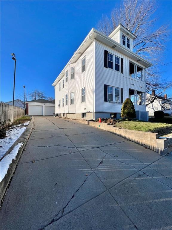 1577 Cranston St in Cranston, RI - Building Photo - Building Photo