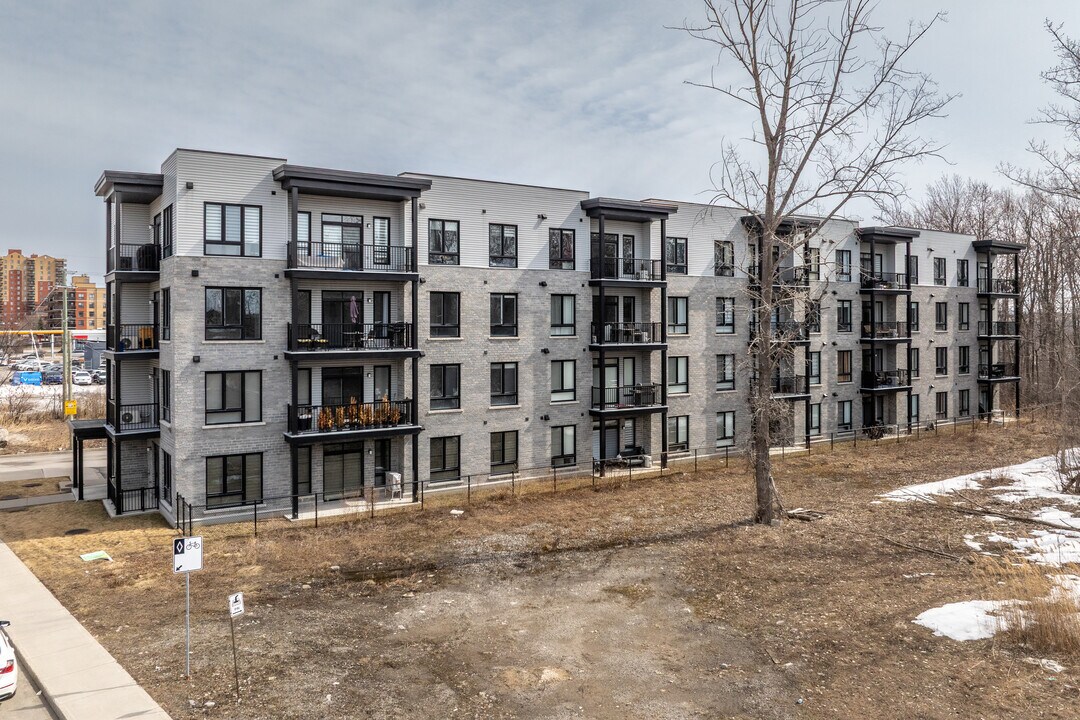 3550 Le Carrefour Boul in Laval, QC - Building Photo