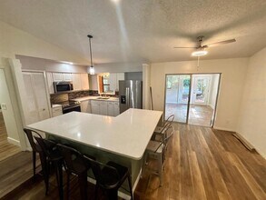 1394 Catalina Blvd in Deltona, FL - Building Photo - Building Photo