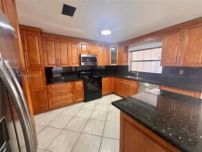 8950 NW 189th Terrace in Hialeah, FL - Building Photo - Building Photo