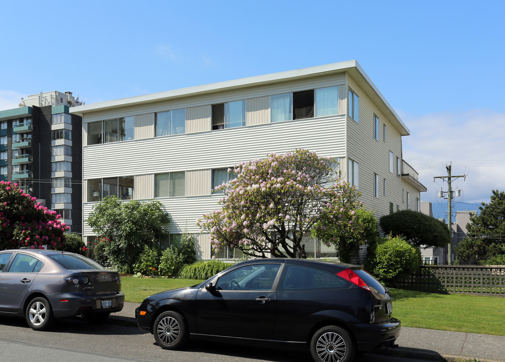 1750 Vine St in Vancouver, BC - Building Photo