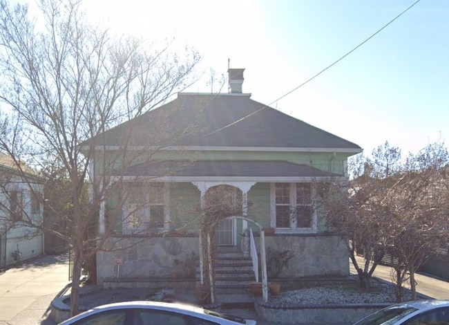property at 971 S 7th St