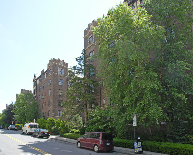 Broadpark Lodge in White Plains, NY - Building Photo - Building Photo