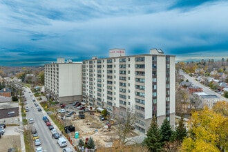 Trafalgar Square in Guelph, ON - Building Photo - Building Photo