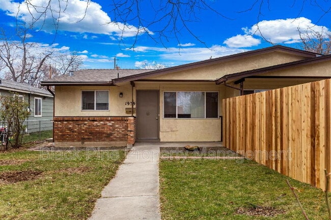 property at 1939 S Owyhee St