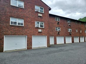 201 Vail St, Unit 2B in Hackettstown, NJ - Building Photo - Building Photo