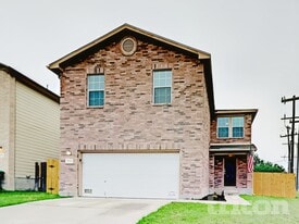 8203 Maple Meadow Dr in Converse, TX - Building Photo