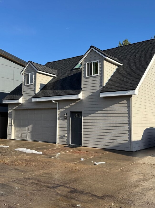 property at 44 SW Roosevelt Ave