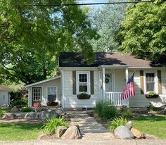 5201 North Montclair Avenue in Peoria Heights, IL - Building Photo